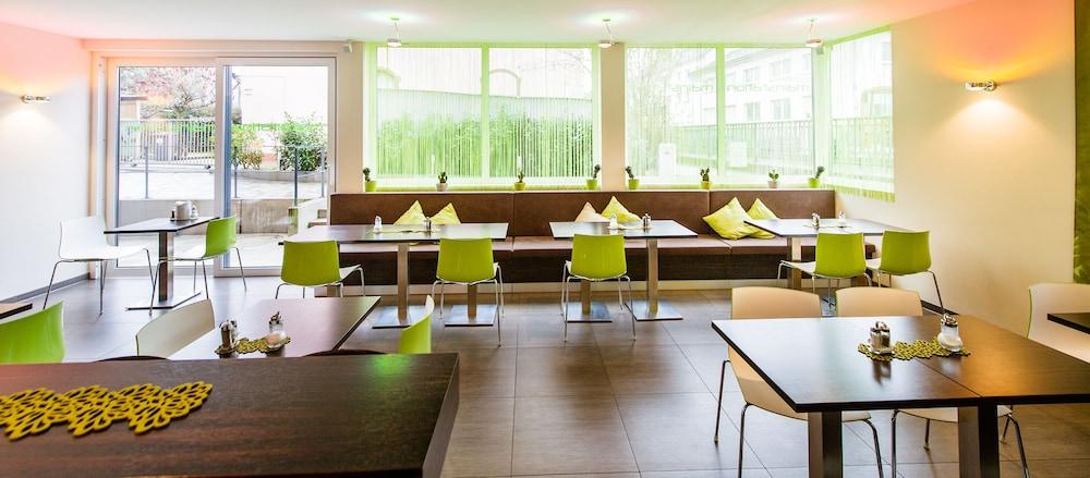 Hotel Mainstation Франкфурт на Майн Екстериор снимка